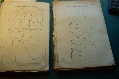 Lehrbuch+der+europ%C3%A4ischen+Moden+-+Akademie+enthaltend+die+Zuschneidelehre+f%C3%BCr+Herren+-+und+Knabengarderobe+sowie+Uniformen