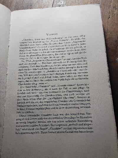Charakter, Krisis und Weltanschauung  Die vitale Dialektik als Grundlage der angewandten Charakterkunde - Front Cover