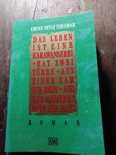 Das Leben ist eine Karawanserei  hat zwei Türen, aus einer kam ich rein, aus der anderen ging ich raus - Front Cover