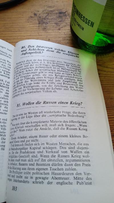 UdSSR  100 Fragen und Antworten - Front Cover