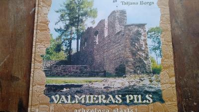 Valmieras Pils  Arheologa Stast - Front Cover
