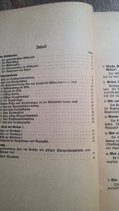 Giftkunde  Ein Vorbereitungsbuch auf die Giftprüfung für Drogisten, Farbwaren- und Samenhändler - Front Cover