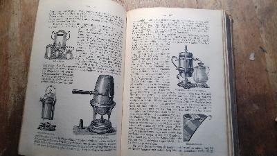 Haus und Herd  Praktisches, illustriertes Hausbuch zur verständigen Führung der Wirtschaft in allen ihren Zweigen, auf Grundlage der neuesten Errungenschaften im Gebiete der Hauswirtschaft - Front Cover