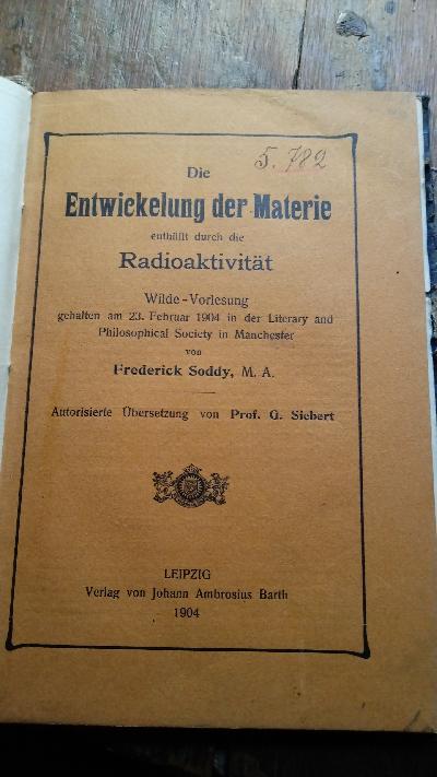 Die Entwicklung der Materie enthüllt durch die Radioaktivität  Wilde-Vorlesung gehalten am 23. Februar 1904 in der Literary and Philosophical Society in Manchester - Front Cover