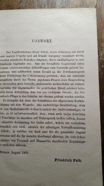 Die sanitäts - polizeichliche Ueberwachung höherer und niederer Schulen - Front Cover